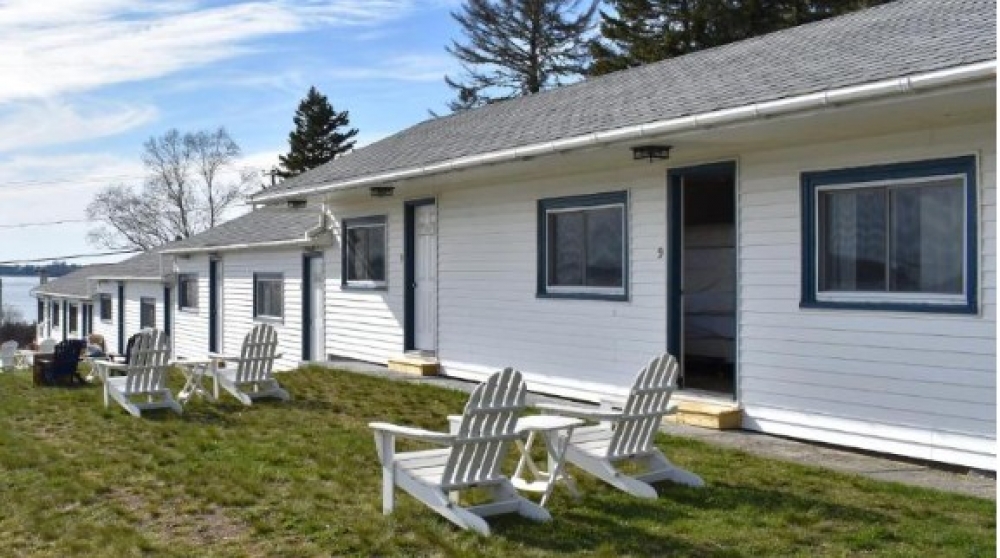 Friars Bay Inn and Cottages