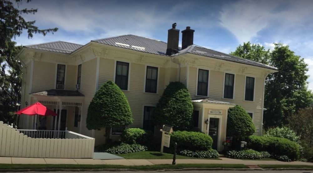 Iowa bed and breakfast inn for sale - Thornton House B&B