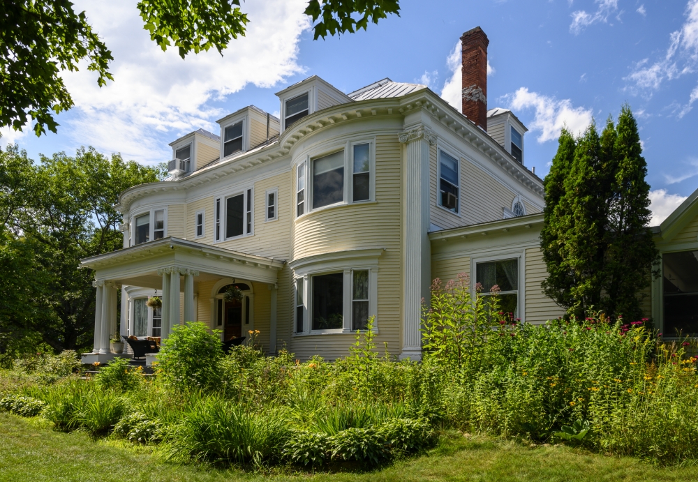 Maine bed and breakfast inn for sale - Inn on Winter