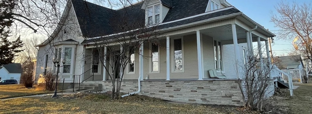 Kansas bed and breakfast inn for sale - Price Reduced! - Historic Elegance in Friendly Small Town