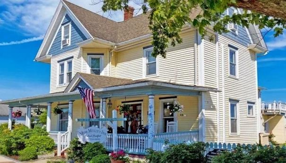 Virginia bed and breakfast inn for sale - Miss Mollys Inn