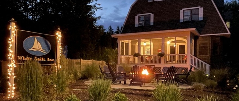 Maine bed and breakfast inn for sale - White Sails Inn