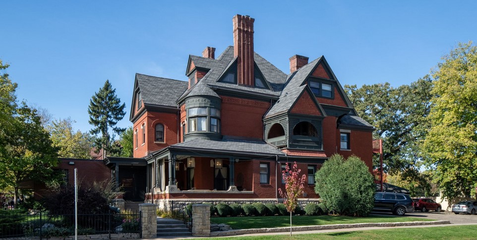 Minnesota bed and breakfast inn for sale - The New Victorian Mansion Bed & Breakfast