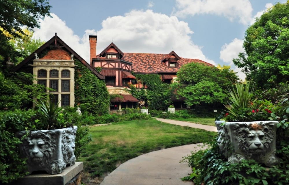 Kansas bed and breakfast inn for sale - The Woodward