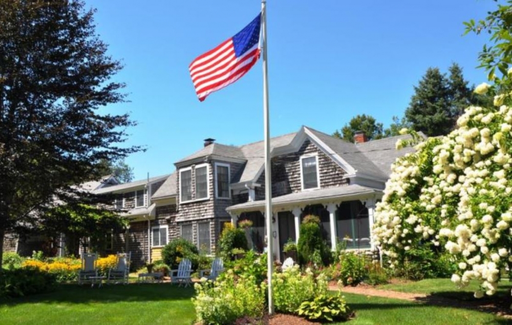 Lovely Turnkey Cape Cod B&B