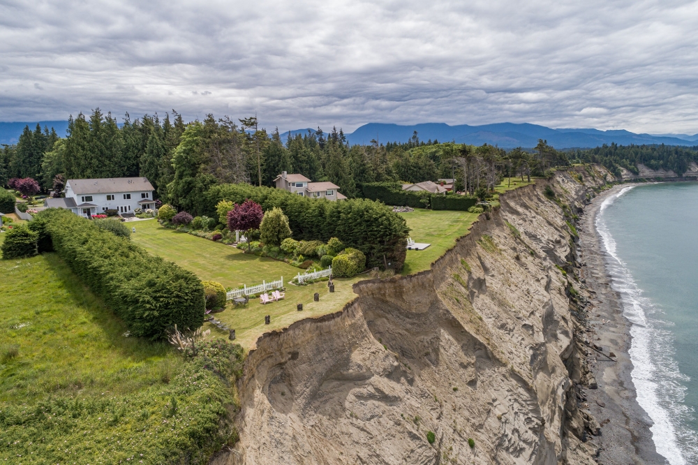 Washington bed and breakfast inn for sale - Sea Cliff Gardens Bed & Breakfast