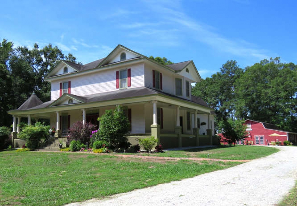Lady Amelia Bed & Breakfast Inn & Restaurant