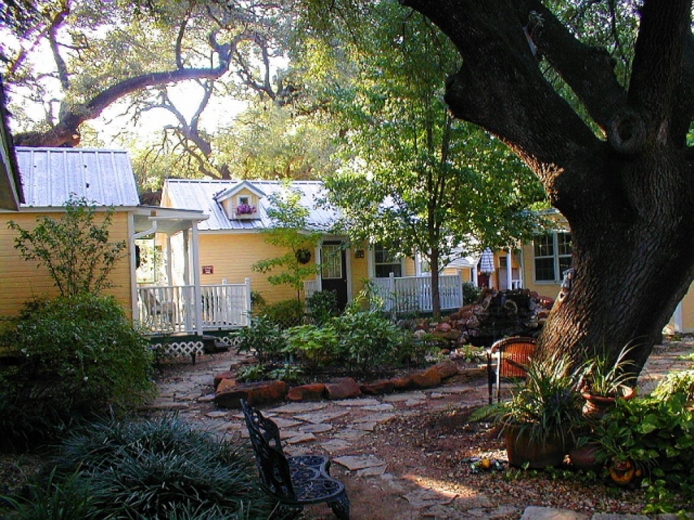 Pomegranate House & Cottages