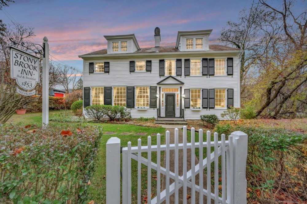 Pennsylvania bed and breakfast inn for sale - Stony Brook Inn
