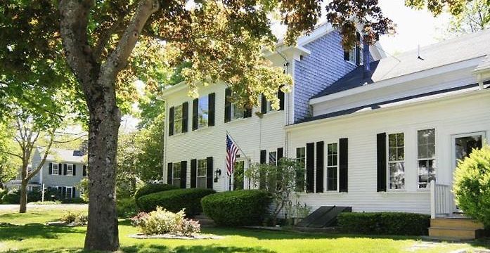 One Centre Street Inn